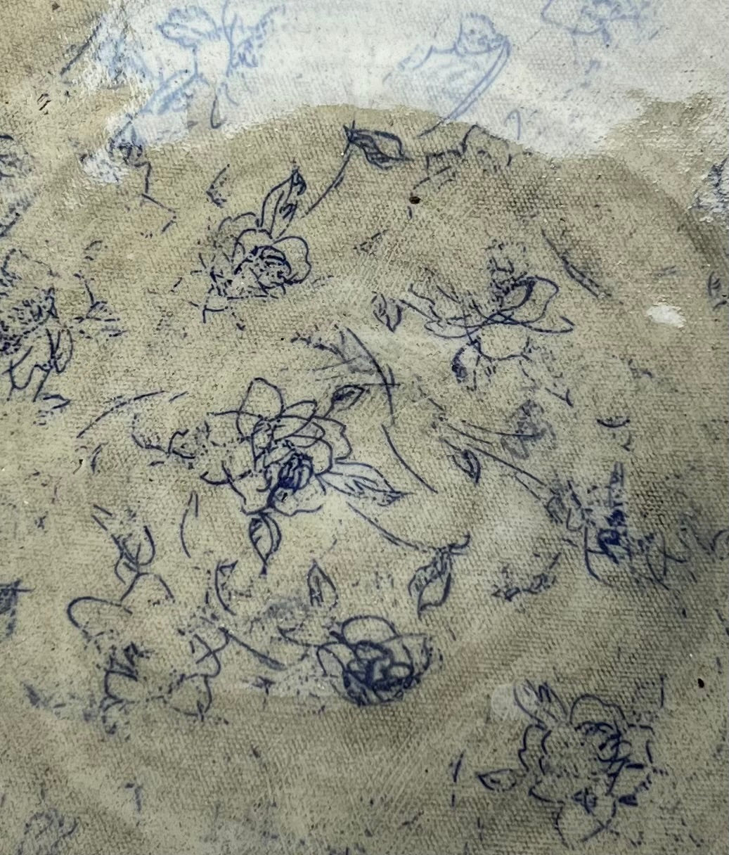קערה גדולה מעוטרת בשחור